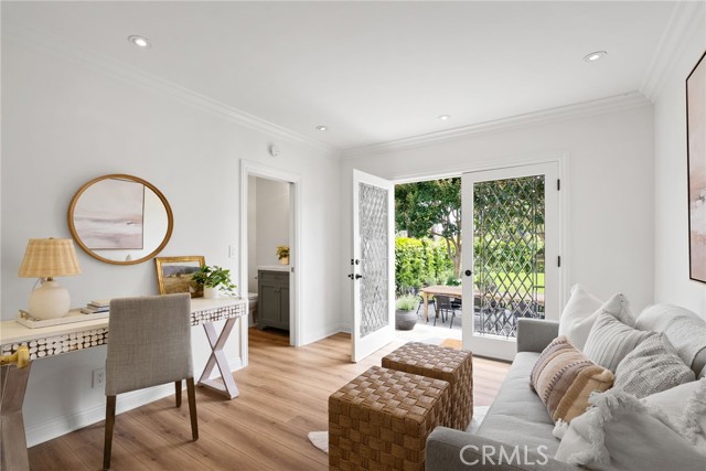 340 Broadway, Costa Mesa CA: https://media.crmls.org/medias/25d131f7-45a3-492b-bc6a-ac5a65203d15.jpg