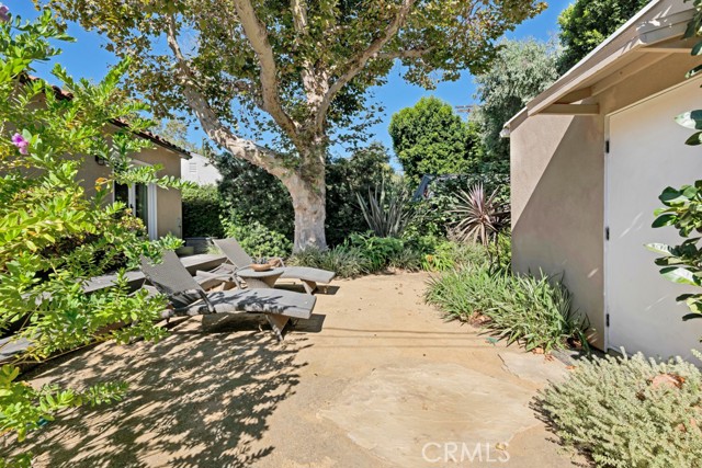 Detail Gallery Image 5 of 36 For 14627 Killion St, Sherman Oaks,  CA 91411 - 2 Beds | 2 Baths