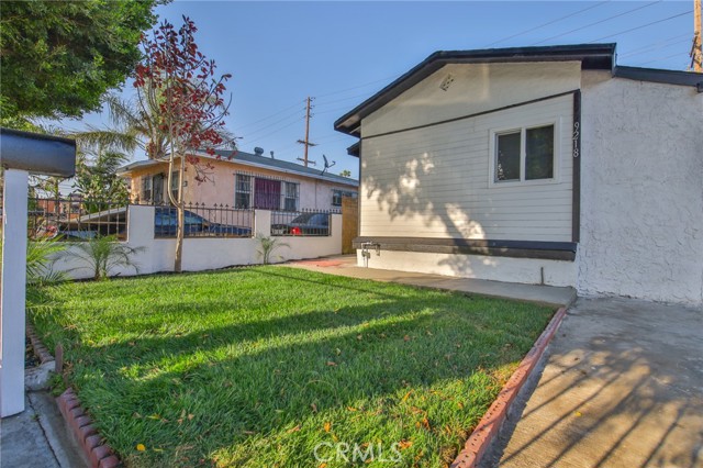 9218 Hooper Avenue, Los Angeles CA: https://media.crmls.org/medias/25d22834-c8b0-42dc-b054-e8ece91be068.jpg