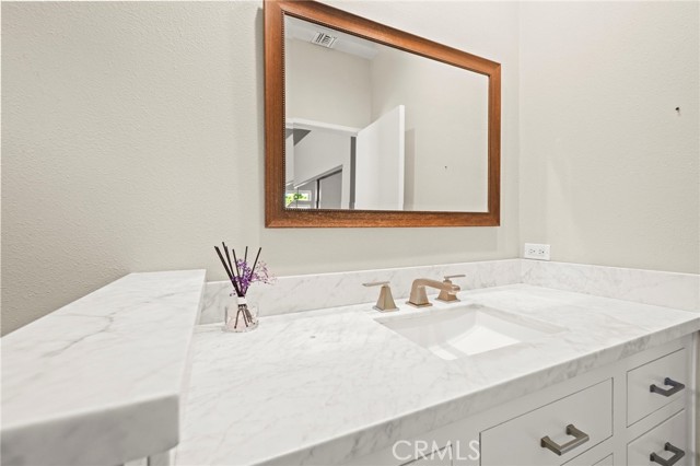 27054 Riversbridge Way, Valencia CA: https://media.crmls.org/medias/25d27410-d114-44c2-a5ae-8fdc495ba552.jpg