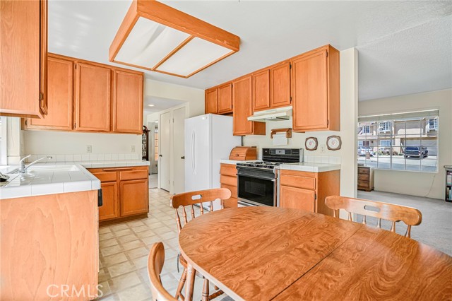 Detail Gallery Image 6 of 20 For 1448 Grey Oaks Ct, Oceanside,  CA 92056 - 3 Beds | 1/1 Baths