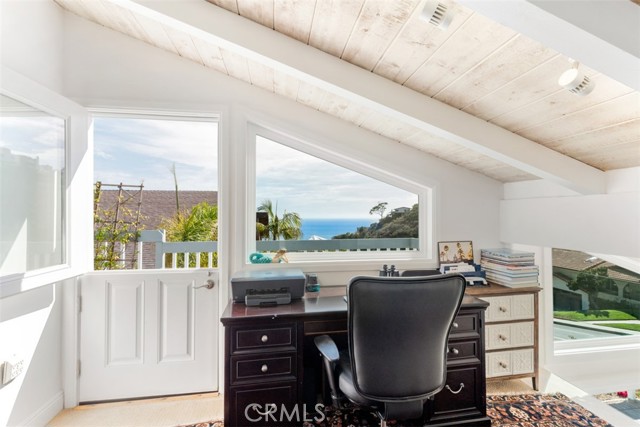 Ocean View loft/office with sofa bed