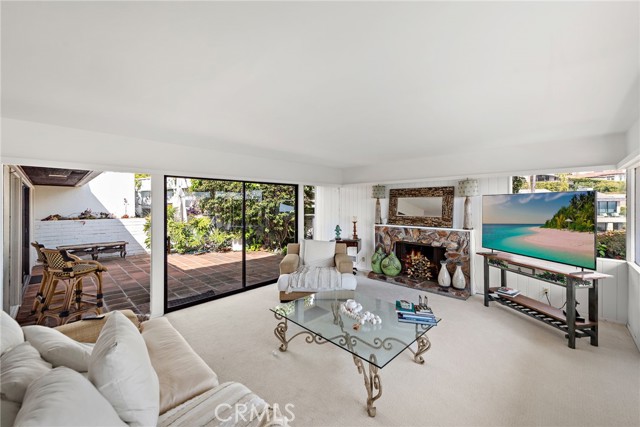 Detail Gallery Image 8 of 28 For 312 Emerald Bay, Laguna Beach,  CA 92651 - 3 Beds | 3 Baths