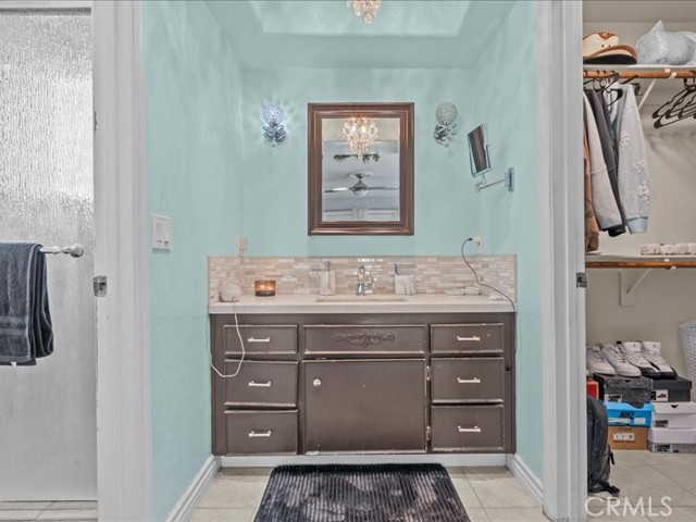 Detail Gallery Image 9 of 20 For 12848 Autumn Leaves, Victorville,  CA 92395 - 5 Beds | 3/1 Baths