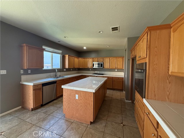 Detail Gallery Image 3 of 34 For 1264 Reisling, Perris,  CA 92571 - 5 Beds | 3 Baths