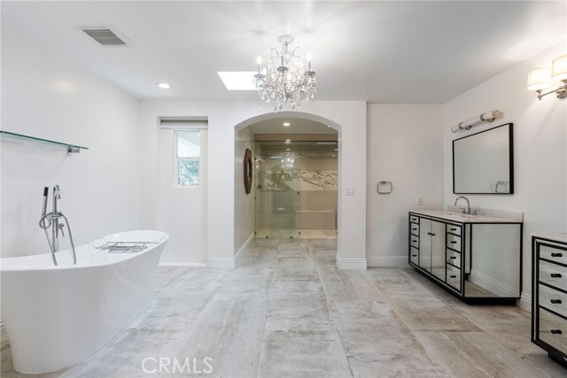 940 N Silent Ranch Drive, Glendora CA: https://media.crmls.org/medias/25d5da8a-eb8b-4aee-afbc-5bee399358b8.jpg