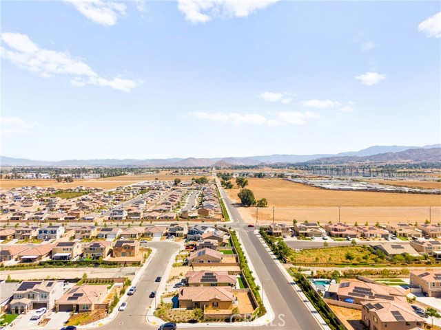27108 Oncore Drive, Menifee CA: https://media.crmls.org/medias/25d602ea-fe21-4350-9837-b39427c9082d.jpg