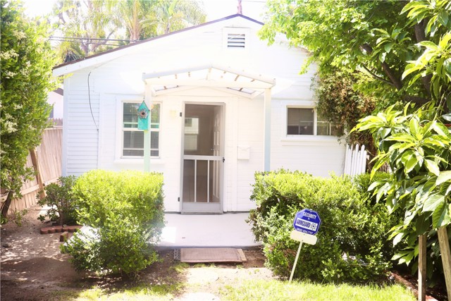 22136 Del Valle St Unit: 1/2