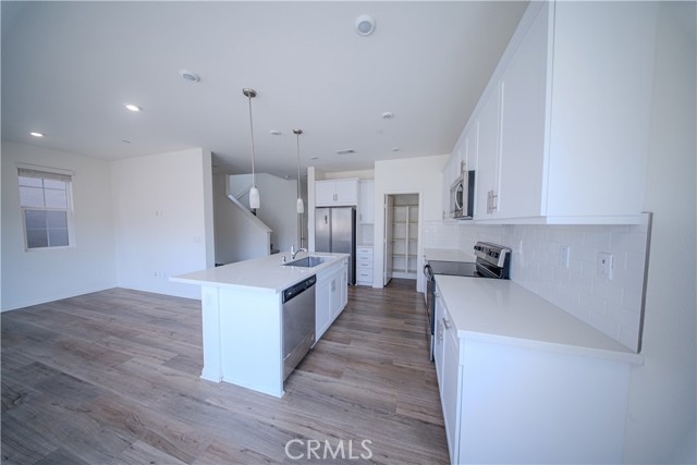 Detail Gallery Image 4 of 20 For 558 Pablo Rd, Lake Elsinore,  CA 92530 - 4 Beds | 3 Baths