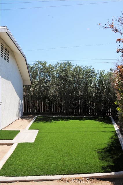 15354 Kiamichi Rd, Apple Valley CA: https://media.crmls.org/medias/25d6db7d-296c-45cf-ab79-96504bba846d.jpg