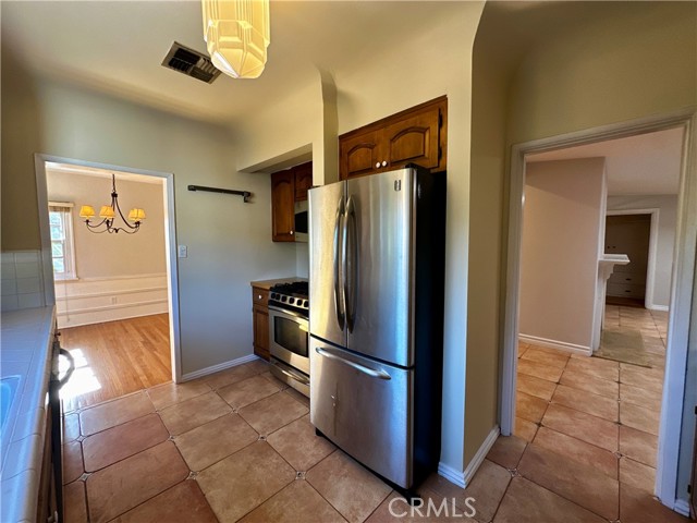 Detail Gallery Image 10 of 36 For 11741 Otsego St, Valley Village,  CA 91607 - 4 Beds | 2/1 Baths