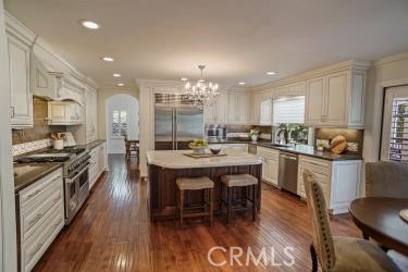 24066 Regents Park Circle, Valencia CA: https://media.crmls.org/medias/25d775c7-4fb7-435f-b43d-426c591b39e6.jpg