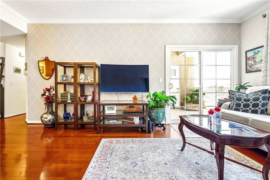 https://media.crmls.org/medias/25d781af-ce92-4222-a966-c727118a6d56.jpg?preset=X-Large