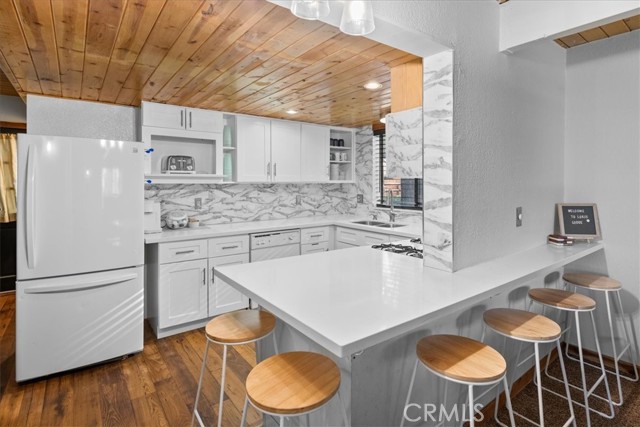 836 E Mountain View Boulevard, Big Bear City CA: https://media.crmls.org/medias/25d7da39-5e3e-49e9-9b03-e7bceef73ece.jpg