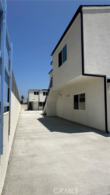 7726 Laurel Canyon Boulevard, North Hollywood CA: https://media.crmls.org/medias/25d81689-04fc-46e6-ae12-05d7ca5bbb00.jpg
