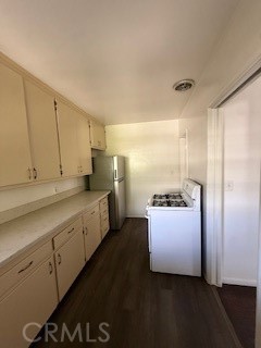 Detail Gallery Image 9 of 17 For 634 Glenwood Rd #15,  Glendale,  CA 91202 - 2 Beds | 1 Baths