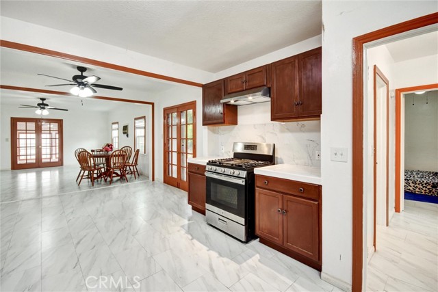 Detail Gallery Image 14 of 53 For 340 W 18th St, San Bernardino,  CA 92405 - 4 Beds | 4/1 Baths