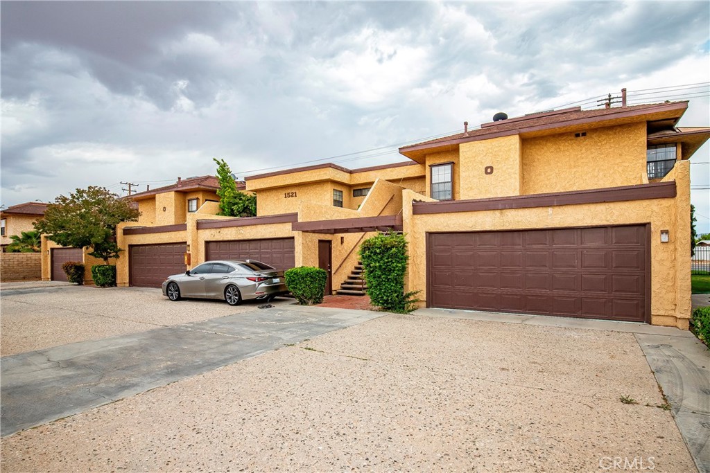 1521 W Avenue L #4