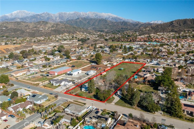 13487 Fremont Street, Yucaipa CA: https://media.crmls.org/medias/25da6ff0-27f8-4b4c-9a7c-ee2cb712c65e.jpg