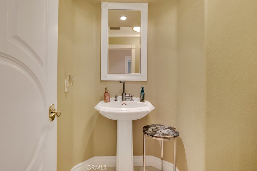 https://media.crmls.org/medias/25dad9cc-cfeb-443e-baeb-343f8e4ef9fe.jpg?preset=X-Large