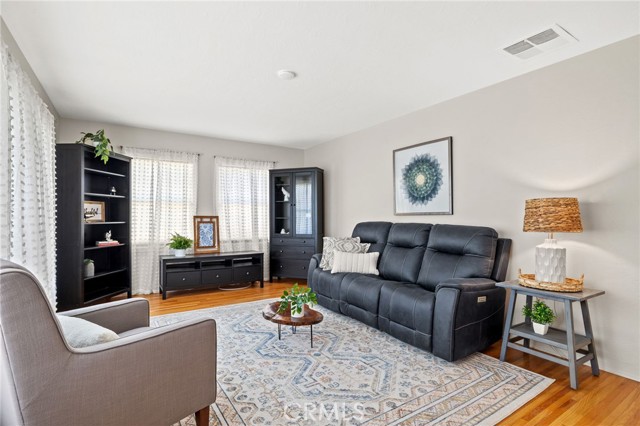 2702 Worthington Avenue, Bakersfield CA: https://media.crmls.org/medias/25dbb8fe-622d-4d6b-b1d8-f26c830a05ec.jpg