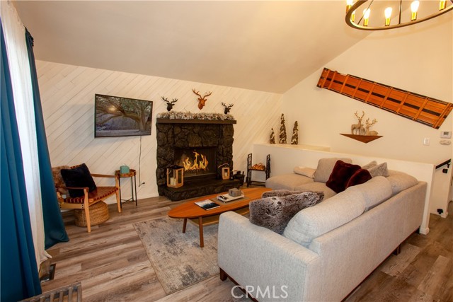 Detail Gallery Image 4 of 30 For 33067 Robin, Running Springs,  CA 92382 - 3 Beds | 2 Baths