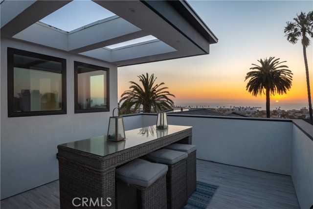 544 Helberta Avenue, Redondo Beach, California 90277, 4 Bedrooms Bedrooms, ,2 BathroomsBathrooms,Residential,Sold,Helberta,SB21084737