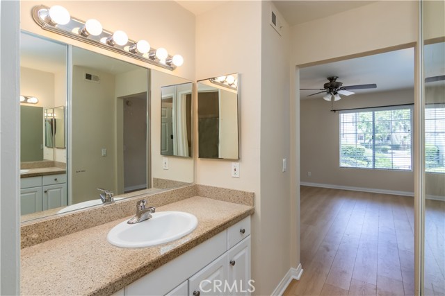 Detail Gallery Image 11 of 21 For 21500 Burbank Blvd #126,  Woodland Hills,  CA 91367 - 1 Beds | 1 Baths