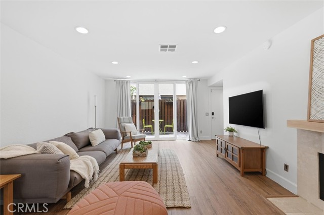 1747 Barry Avenue, Los Angeles CA: https://media.crmls.org/medias/25dd4bdd-b8e2-4641-bb81-a2778ca15c56.jpg