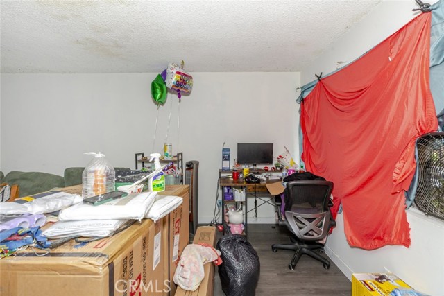 12401 Archwood Street, North Hollywood CA: https://media.crmls.org/medias/25ded943-3ead-4845-b85d-fd19e12a86b1.jpg