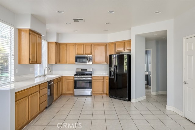 Detail Gallery Image 10 of 23 For 35433 El Diamante Dr, Wildomar,  CA 92595 - 4 Beds | 3 Baths