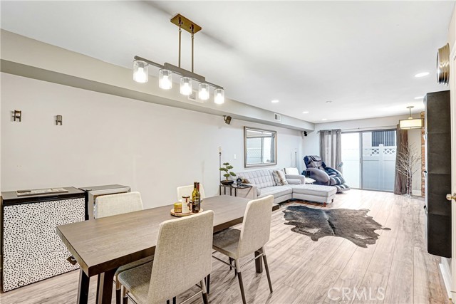 Detail Gallery Image 4 of 25 For 326 E Valencia #C,  Burbank,  CA 91502 - 2 Beds | 2/1 Baths