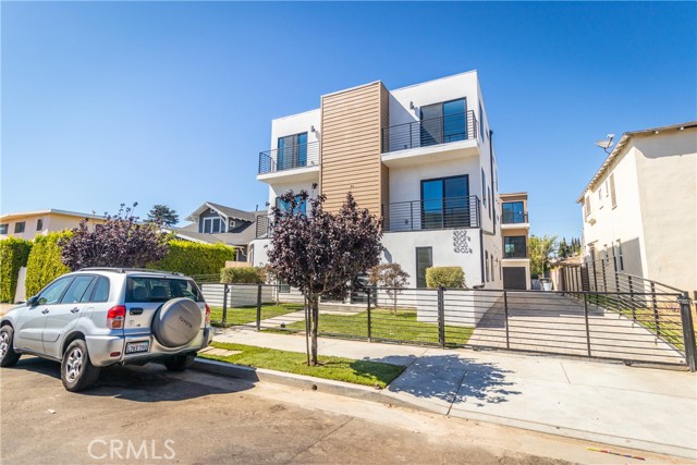 Detail Gallery Image 20 of 22 For 4507 W 18th St Dr #1,  Los Angeles,  CA 90019 - 4 Beds | 3 Baths