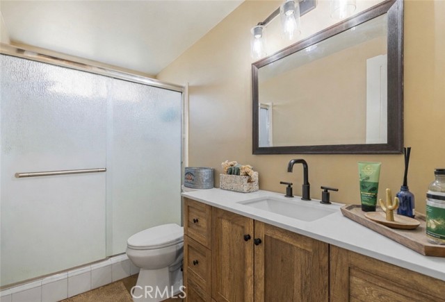 Detail Gallery Image 17 of 46 For 28975 Lotusgarden Dr, Canyon Country,  CA 91387 - 4 Beds | 3 Baths