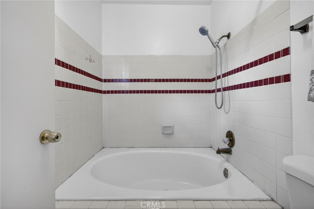 https://media.crmls.org/medias/25dfea66-bd01-47b3-85aa-ecb8df1147e7.jpg?preset=X-Large