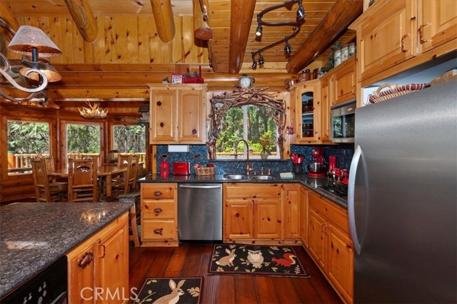 Detail Gallery Image 11 of 48 For 28730 Potomac, Lake Arrowhead,  CA 92352 - 3 Beds | 3 Baths