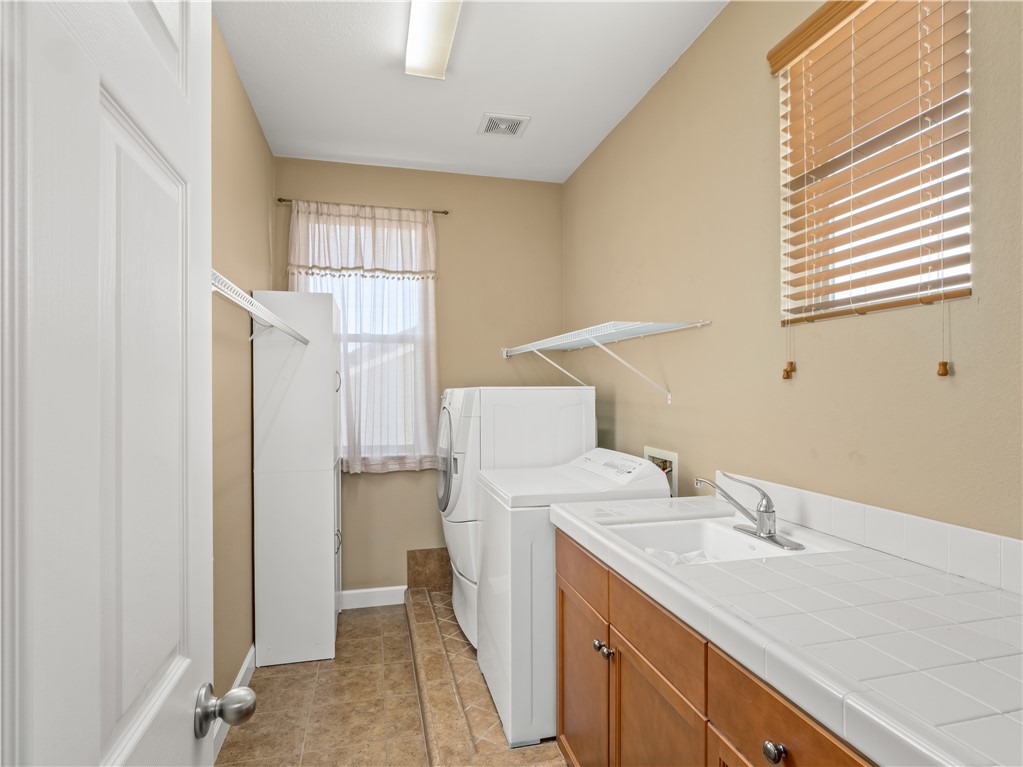 Detail Gallery Image 27 of 44 For 4371 N Bain Ave, Fresno,  CA 93722 - 5 Beds | 3/1 Baths