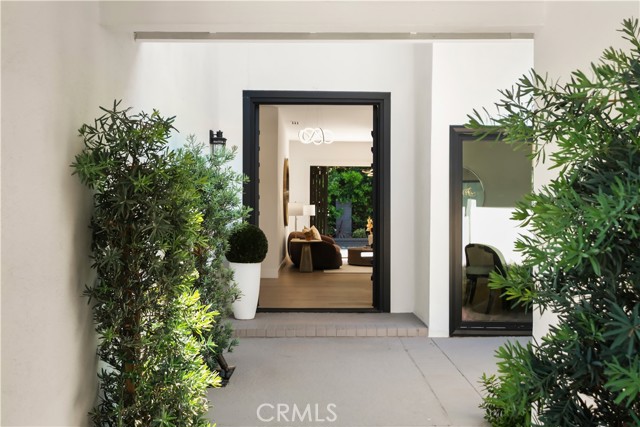 Detail Gallery Image 4 of 42 For 22 Rue Cannes, Newport Beach,  CA 92660 - 2 Beds | 2 Baths