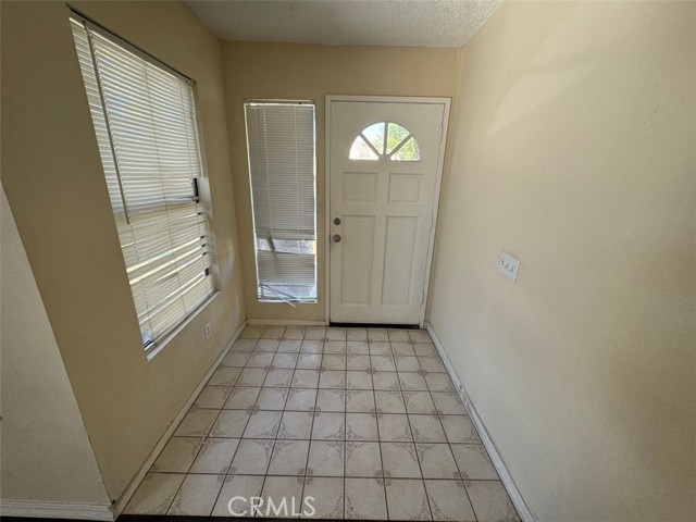 Detail Gallery Image 8 of 40 For 10572 Pepper Ridge Ln, Moreno Valley,  CA 92557 - 4 Beds | 2/1 Baths