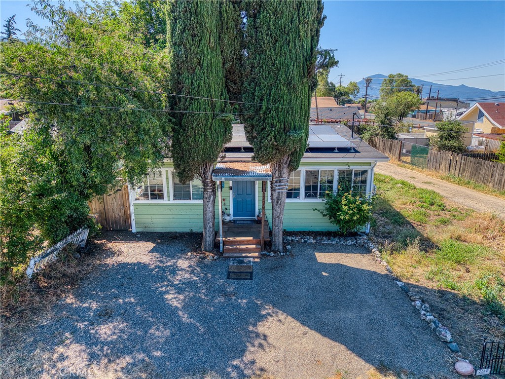 https://media.crmls.org/medias/25e114f5-da7a-4e42-abac-145dc2becb33.jpg?preset=X-Large