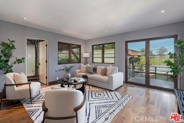 Detail Gallery Image 12 of 29 For 384 N Bonhill Rd, Los Angeles,  CA 90049 - 3 Beds | 3/2 Baths