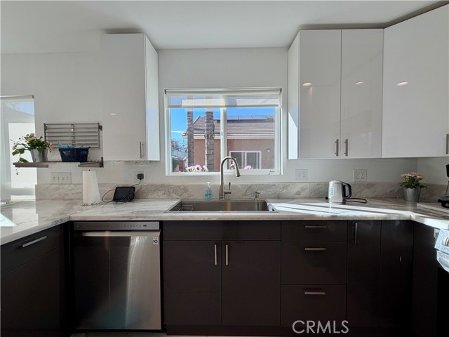 Detail Gallery Image 60 of 74 For 3585 Ambrose, Corona,  CA 92882 - 8 Beds | 5/2 Baths