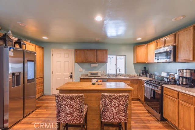 Detail Gallery Image 6 of 43 For 23500 the Old Rd #35,  Newhall,  CA 91321 - 3 Beds | 2 Baths