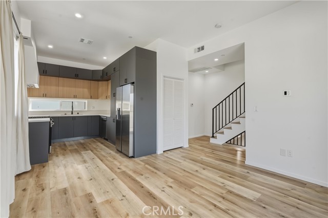 Detail Gallery Image 8 of 26 For 121 S Coronado St, Los Angeles,  CA 90057 - 3 Beds | 2 Baths