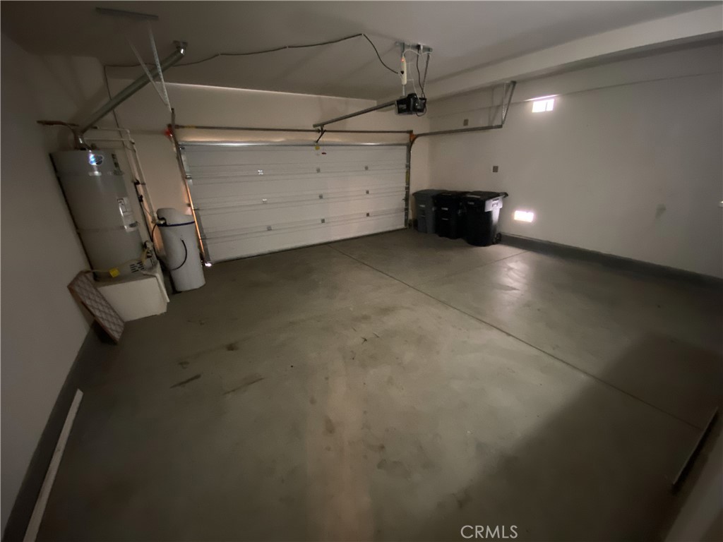 https://media.crmls.org/medias/25e27e23-2154-46b2-b0e7-23b08aeef0a8.jpg?preset=X-Large