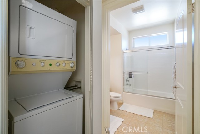 Detail Gallery Image 26 of 32 For 14343 Burbank Bld #301,  Sherman Oaks,  CA 91401 - 3 Beds | 2 Baths