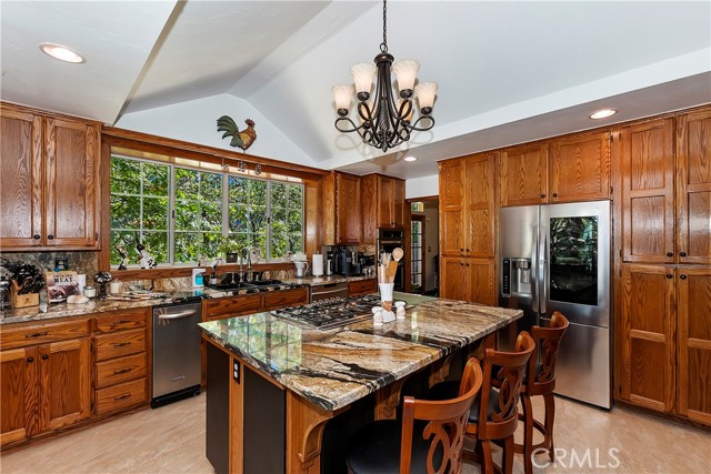 Detail Gallery Image 15 of 54 For 30184 Skyline Dr, Running Springs,  CA 92382 - 3 Beds | 2/1 Baths