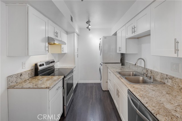 433 S Manhattan, Los Angeles CA: https://media.crmls.org/medias/25e3494c-586b-4e79-b55c-4a0e52dd9f7e.jpg