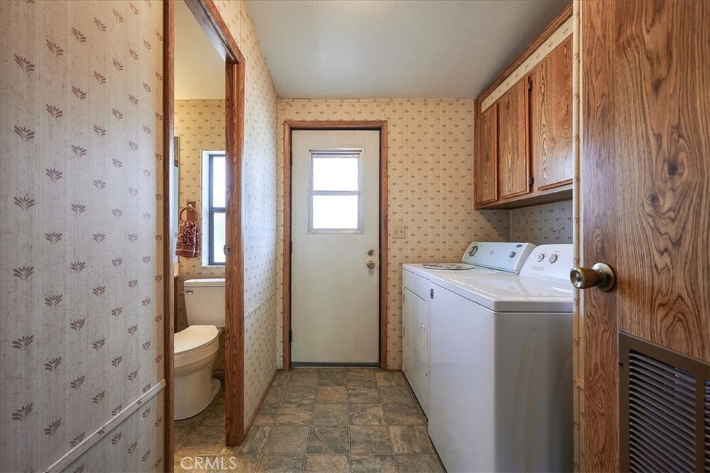 https://media.crmls.org/medias/25e3a0df-cd92-4070-9926-7800c242ddf3.jpg?preset=X-Large