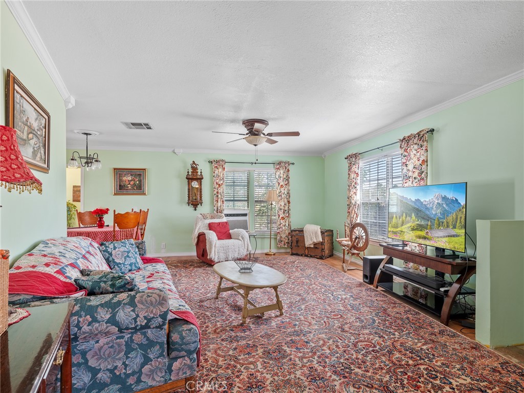 https://media.crmls.org/medias/25e3f9b5-25ae-483a-b7f0-252b8a8d6a48.jpg?preset=X-Large